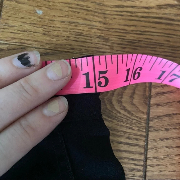 BCBGMAXAZRIA pleated black capris in size small - Picture 8 of 10